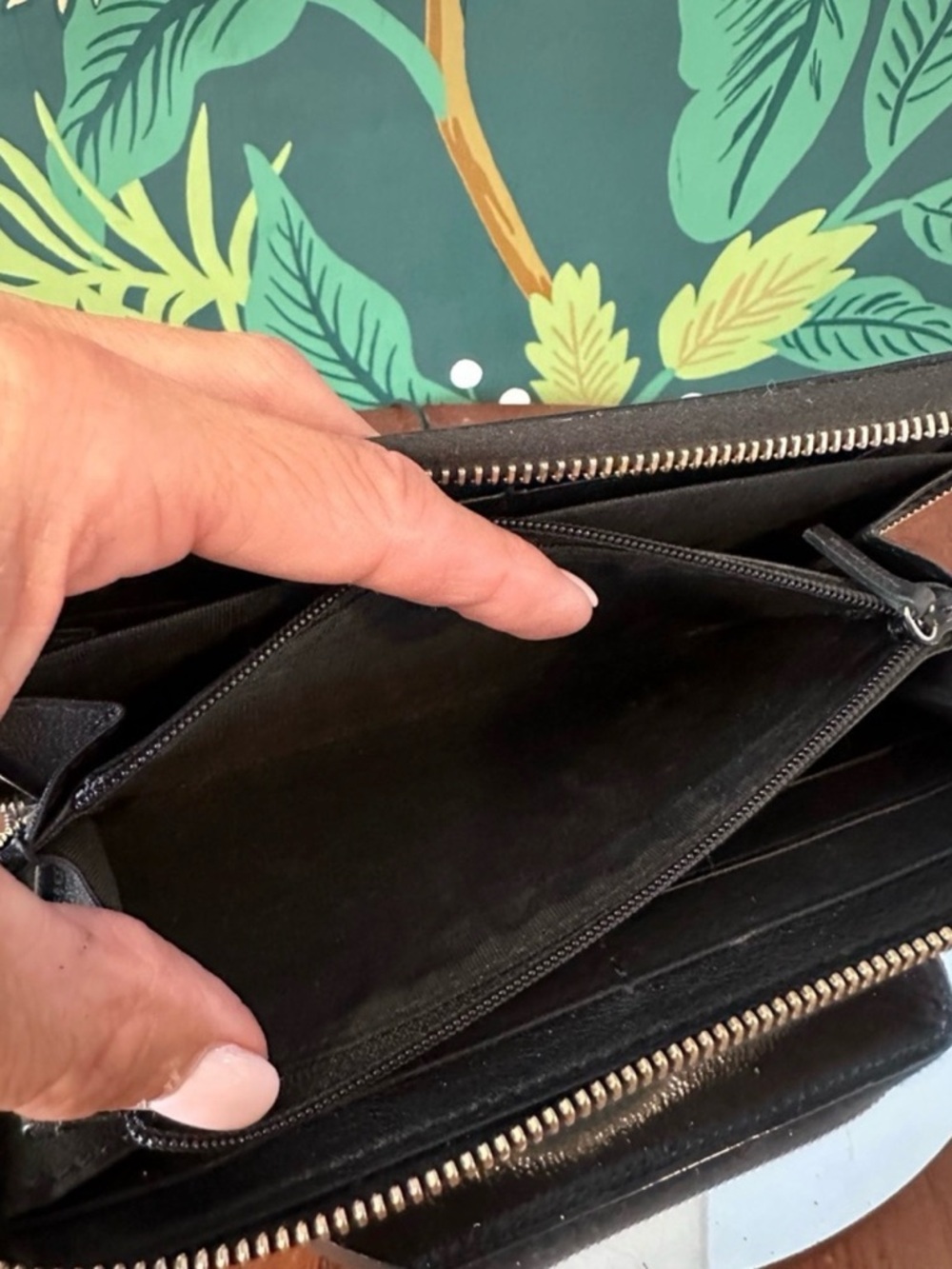 Gucci Black Soho Patent Leather Zip Wallet - Picture 5 of 8